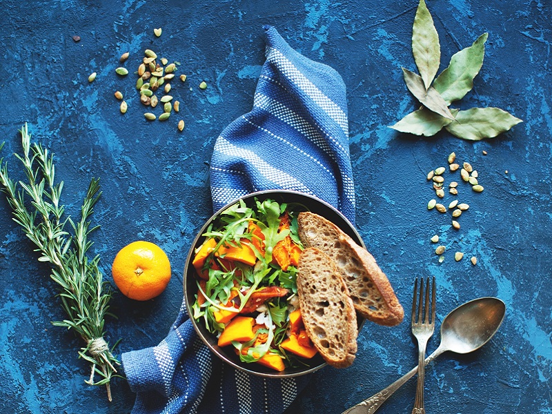 bright salad with bread (iStock-635912088)